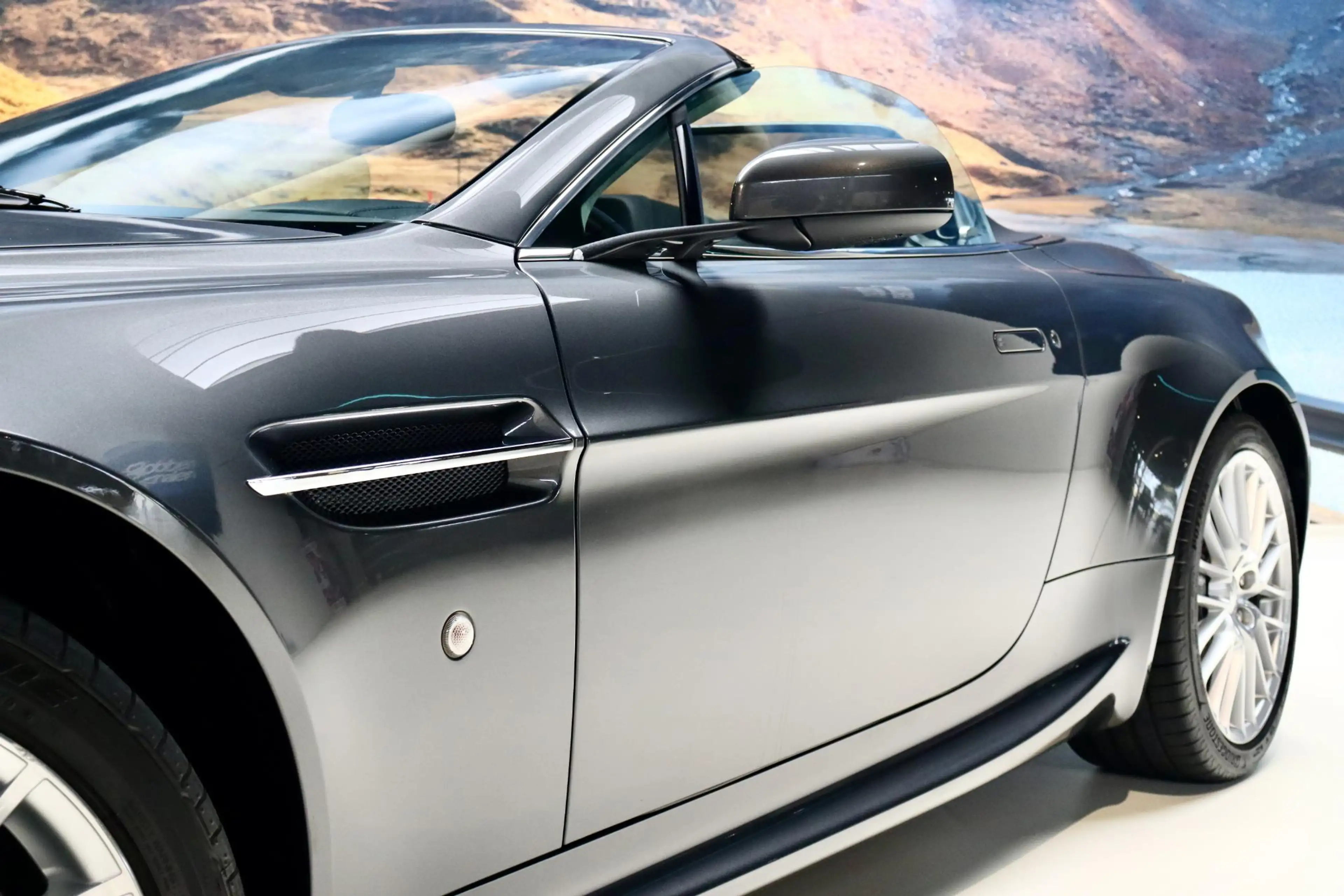 Aston Martin Vantage V8 Roadster 4.7 V8 — photo 4