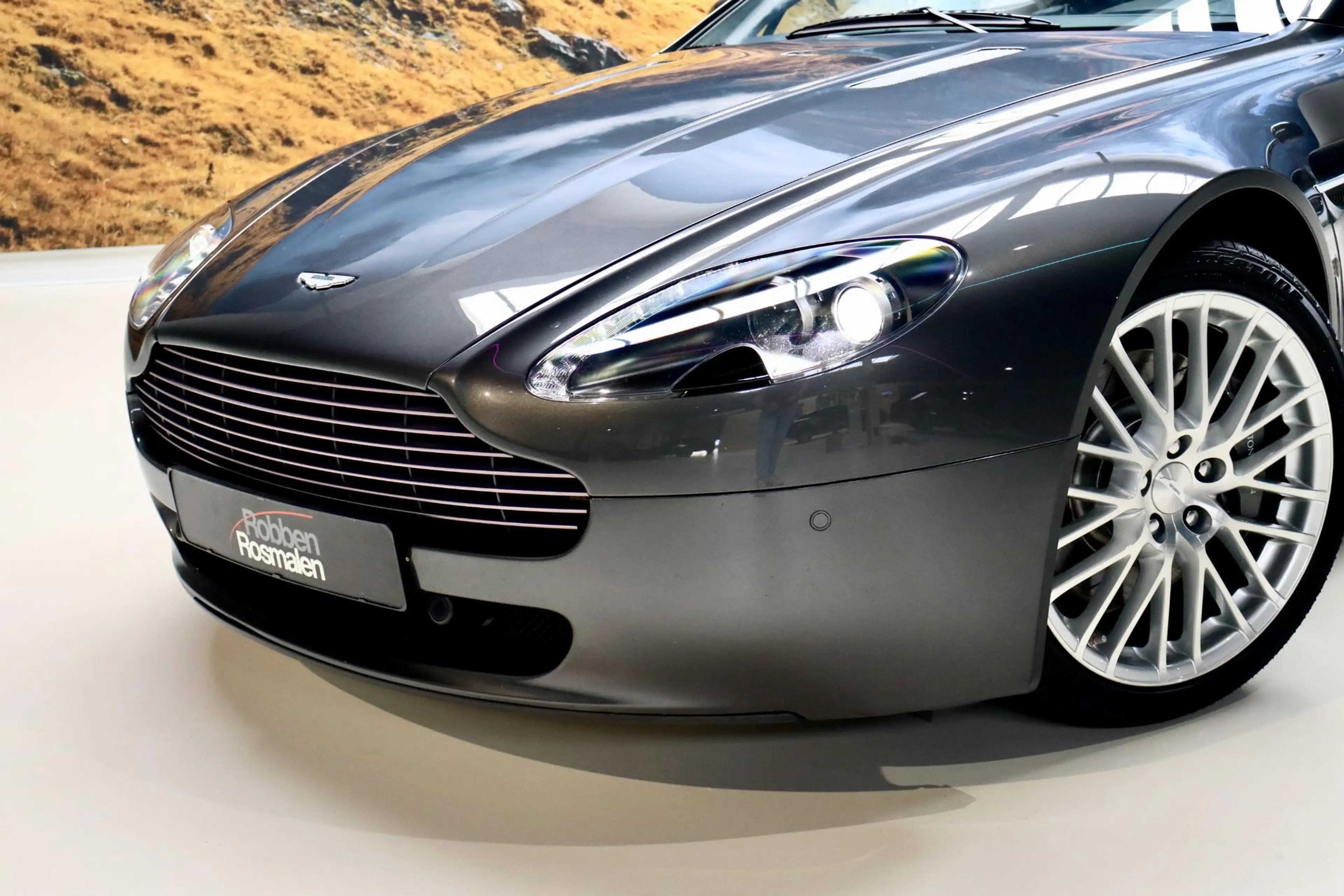 Aston Martin Vantage V8 Roadster 4.7 V8 — photo 3