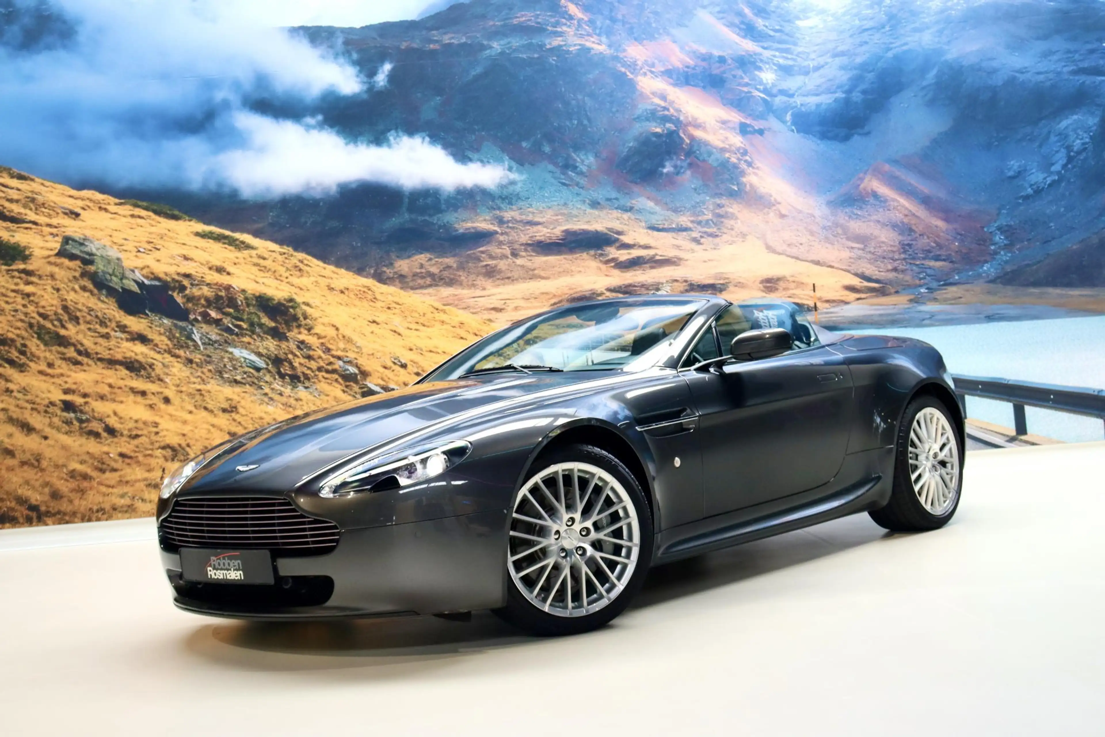Aston Martin Vantage V8 Roadster 4.7 V8 — photo 2