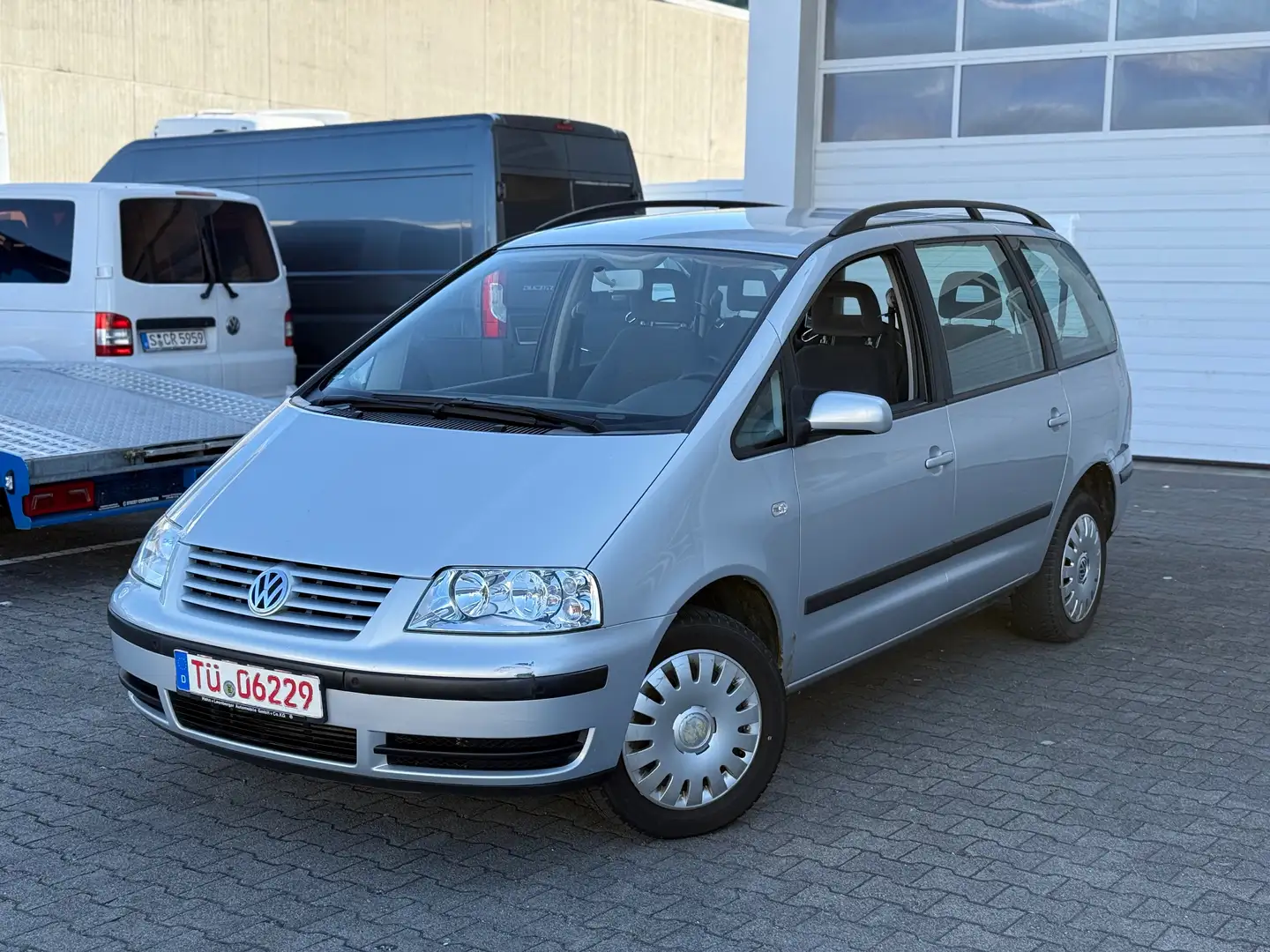 Volkswagen Sharan 1.9 TDI Aut. Klima | AHK | TÜV 01/2027 Gris - 2