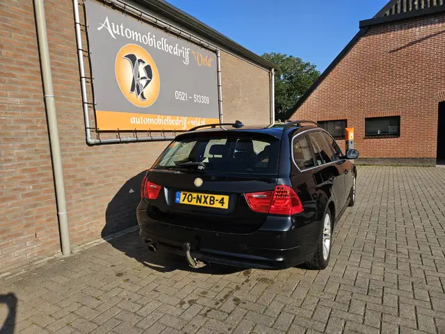 BMW 3 Series view 23