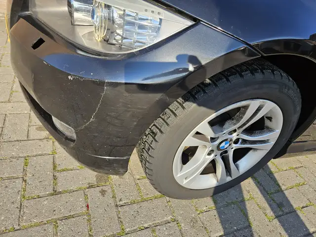 BMW 3 Series view 4
