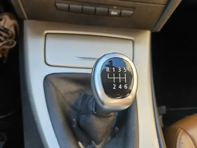 BMW 3 Series view 16
