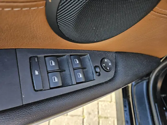 BMW 3 Series view 8