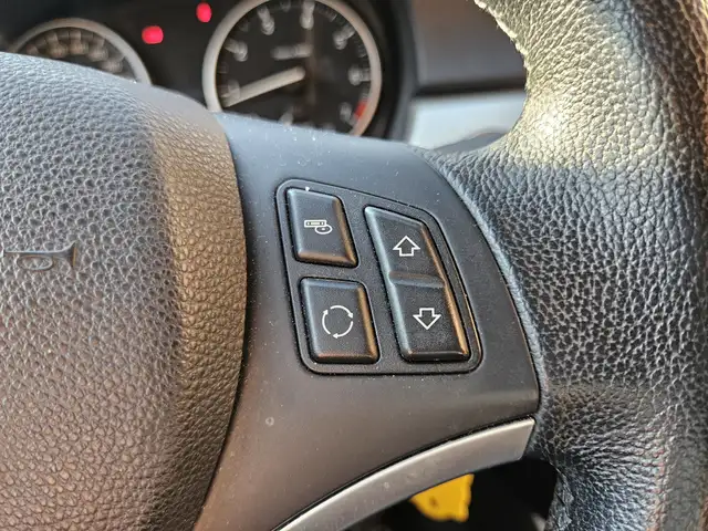 BMW 3 Series view 19