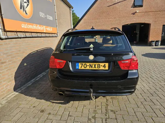 BMW 3 Series view 24