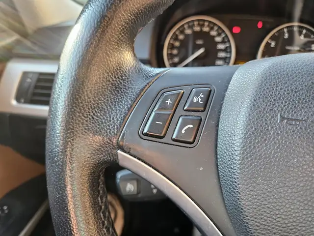 BMW 3 Series view 18
