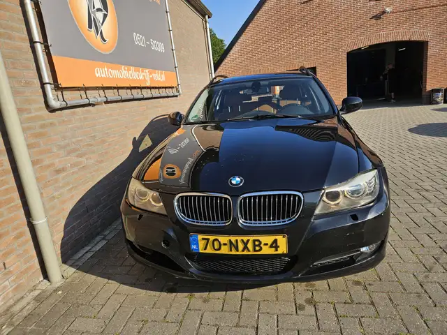 BMW 3 Series view 2