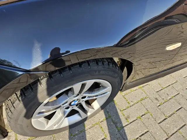 BMW 3 Series view 5
