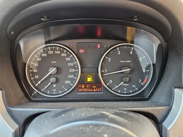 BMW 3 Series view 9