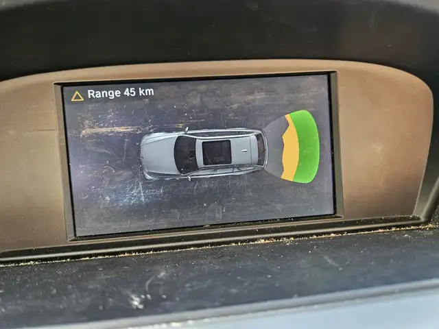 BMW 3 Series view 22
