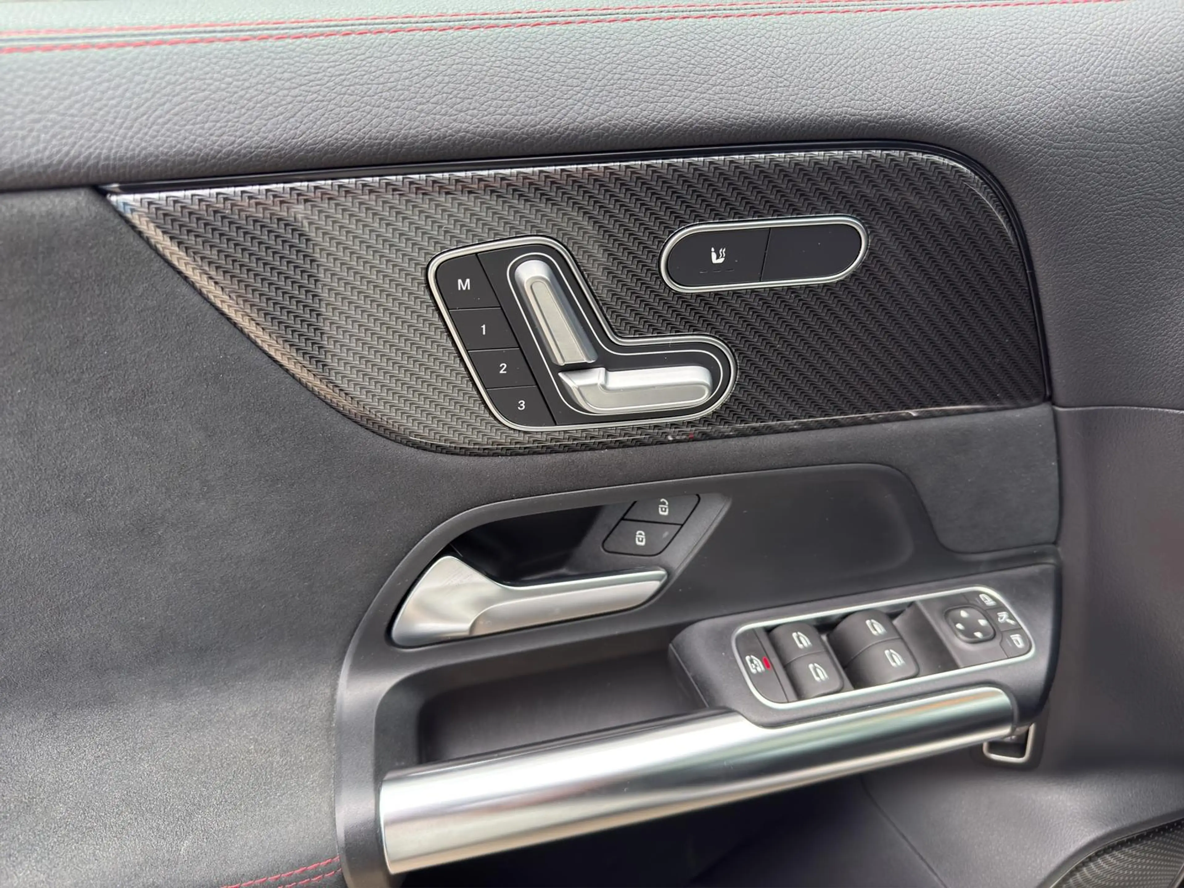 Mercedes-Benz GLA 200 *4MATIC*PANO*AHK*AMG*DISTRO*CARPLAY*360* — photo 26