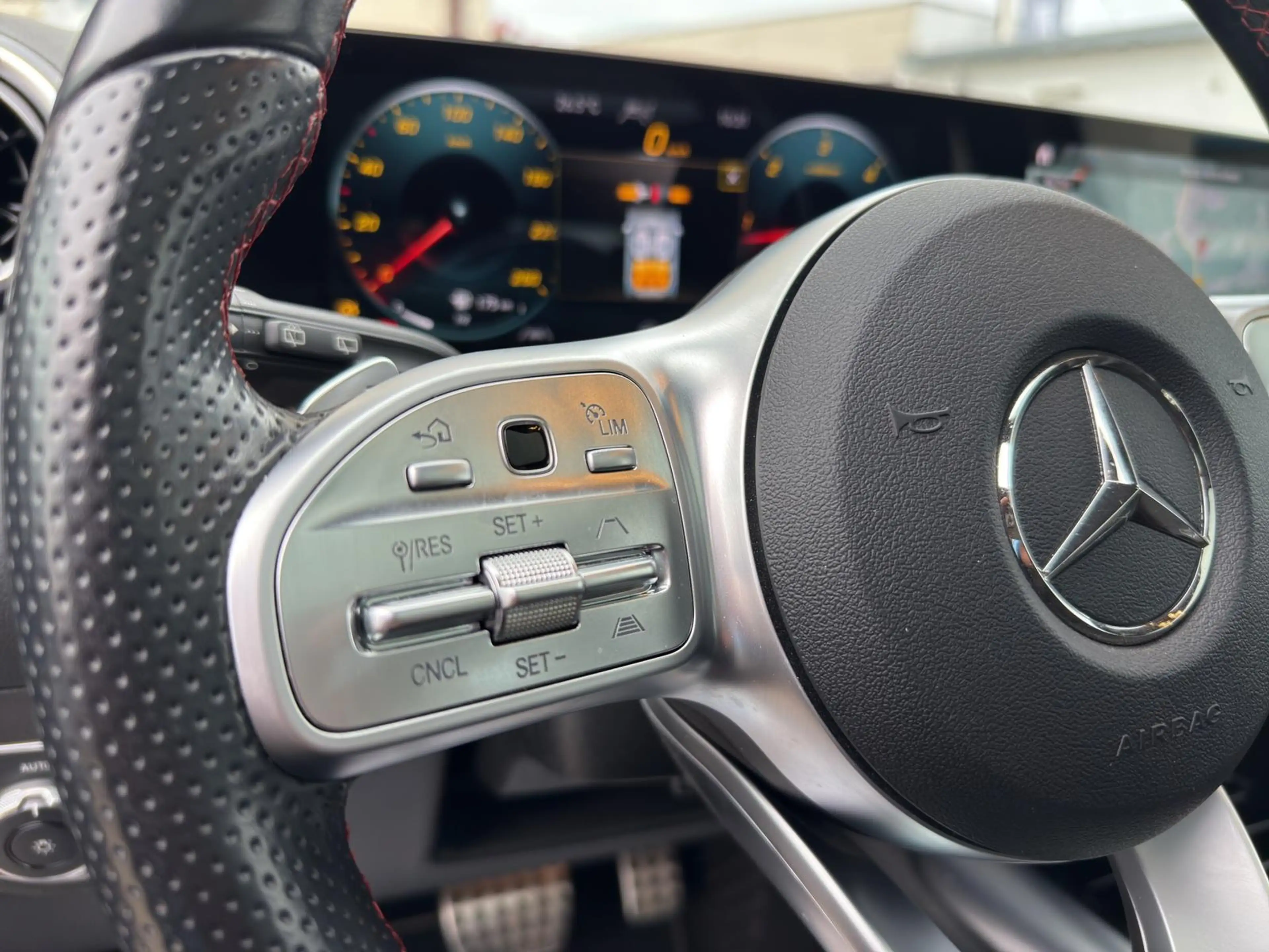 Mercedes-Benz GLA 200 *4MATIC*PANO*AHK*AMG*DISTRO*CARPLAY*360* — photo 27