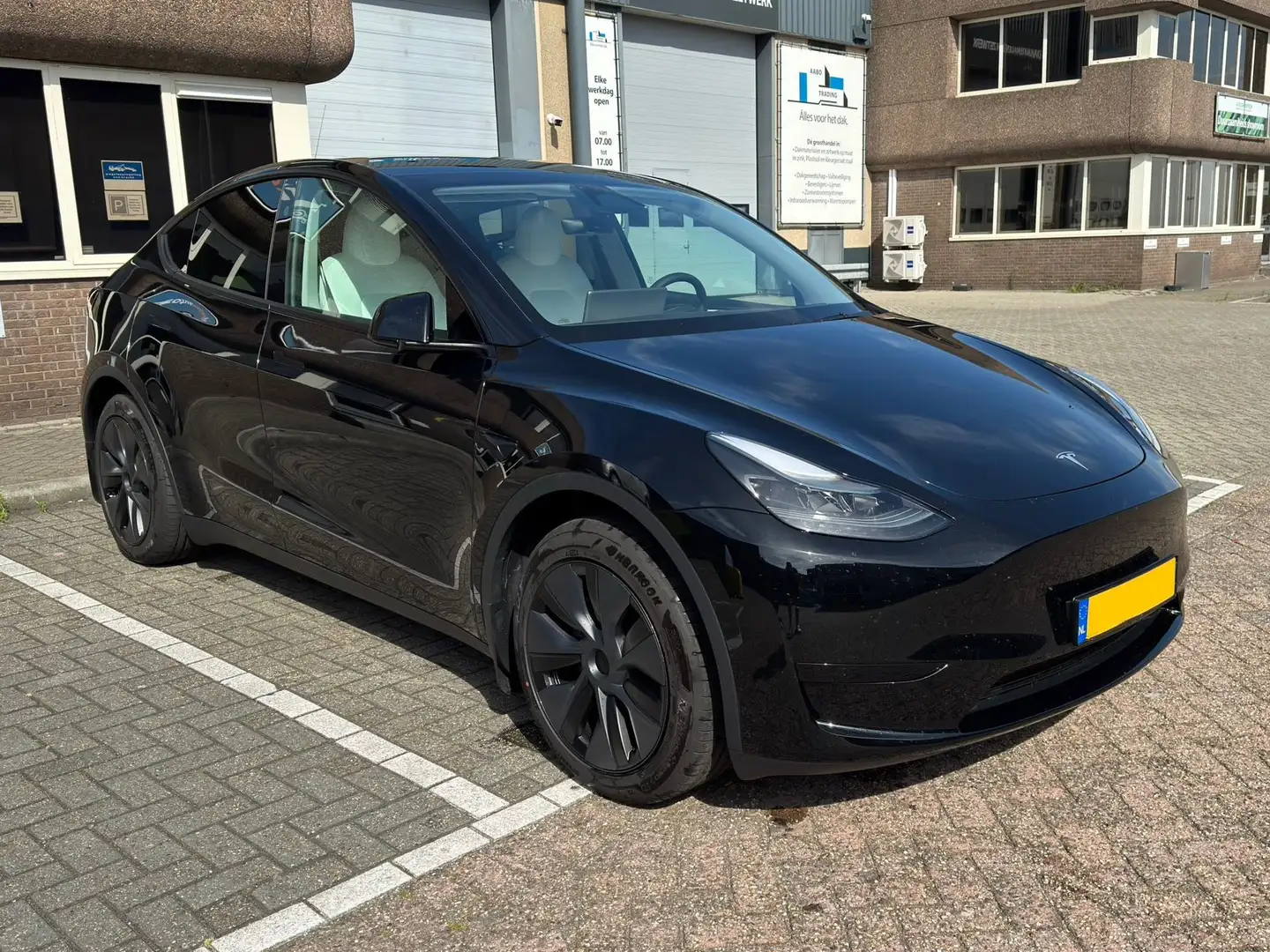 Tesla Model Y Model Y RWD 58 kWh - Free Supercharging Dec/25 Zwart - 2