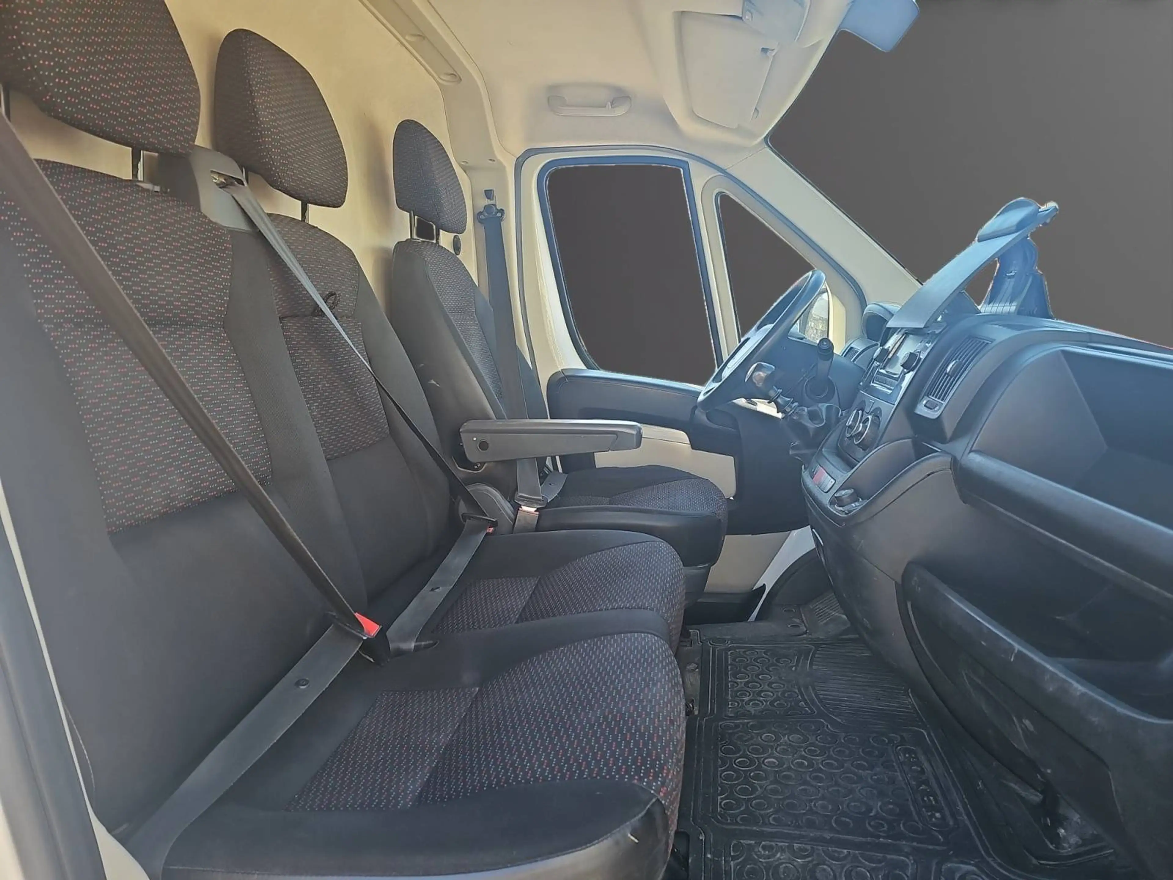Peugeot Boxer 2.2 BlueHDi L3 Utility Alu 440 S — photo 10