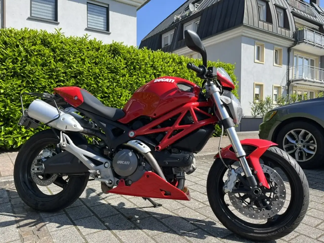 Ducati Monster 696