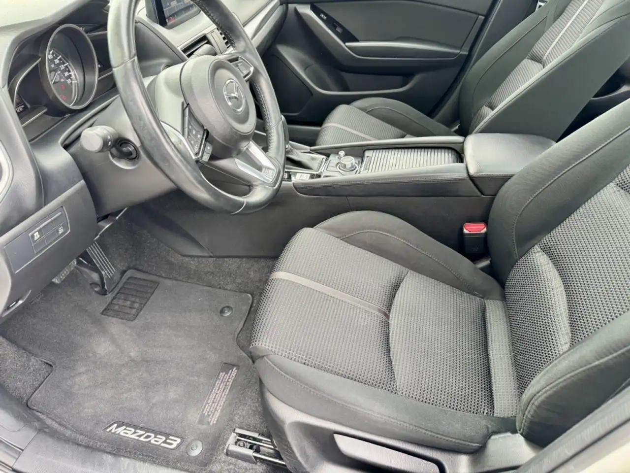 Mazda 3 снимка Mazda 3