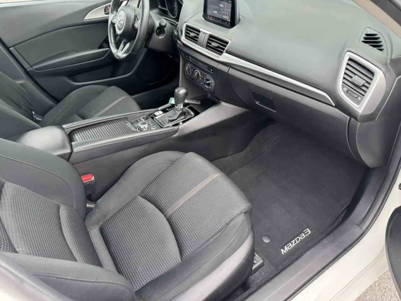 Mazda 3 снимка Mazda 3