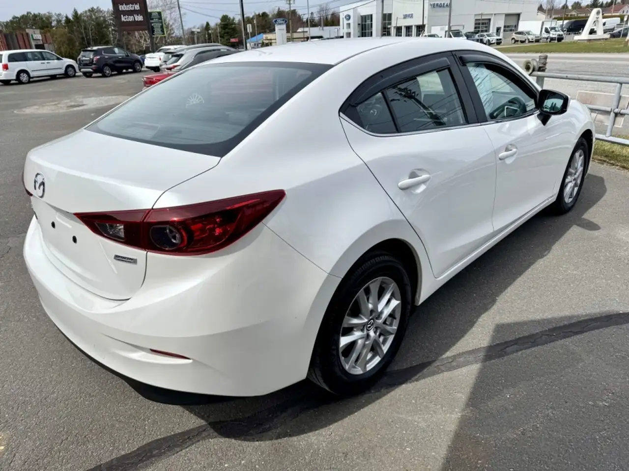 Mazda 3 снимка Mazda 3