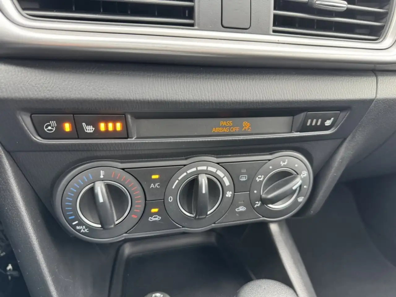Mazda 3 снимка Mazda 3
