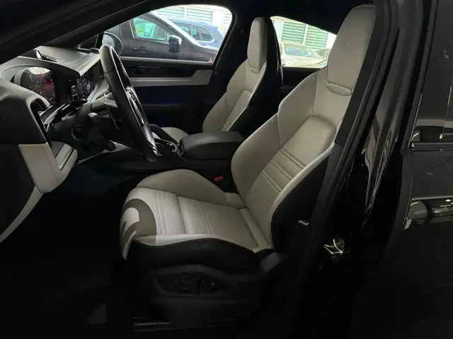 Porsche Cayenne view 6