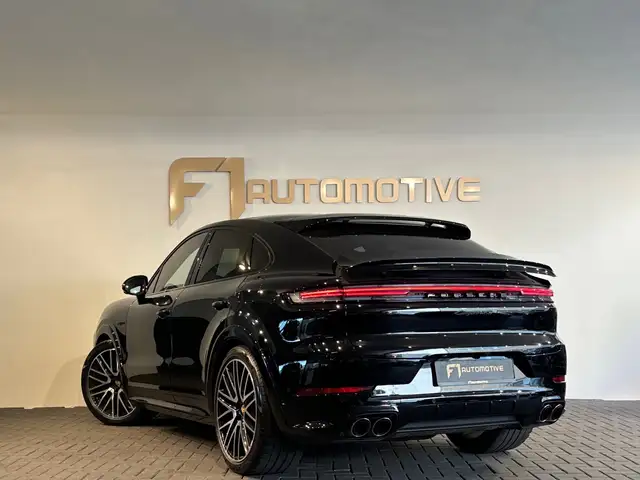 Porsche Cayenne view 8