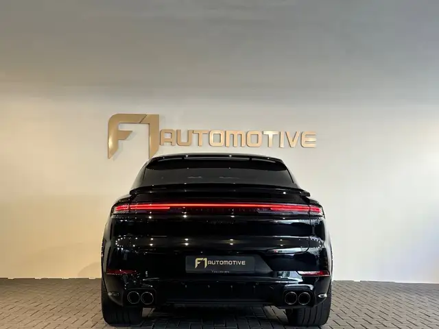Porsche Cayenne view 11