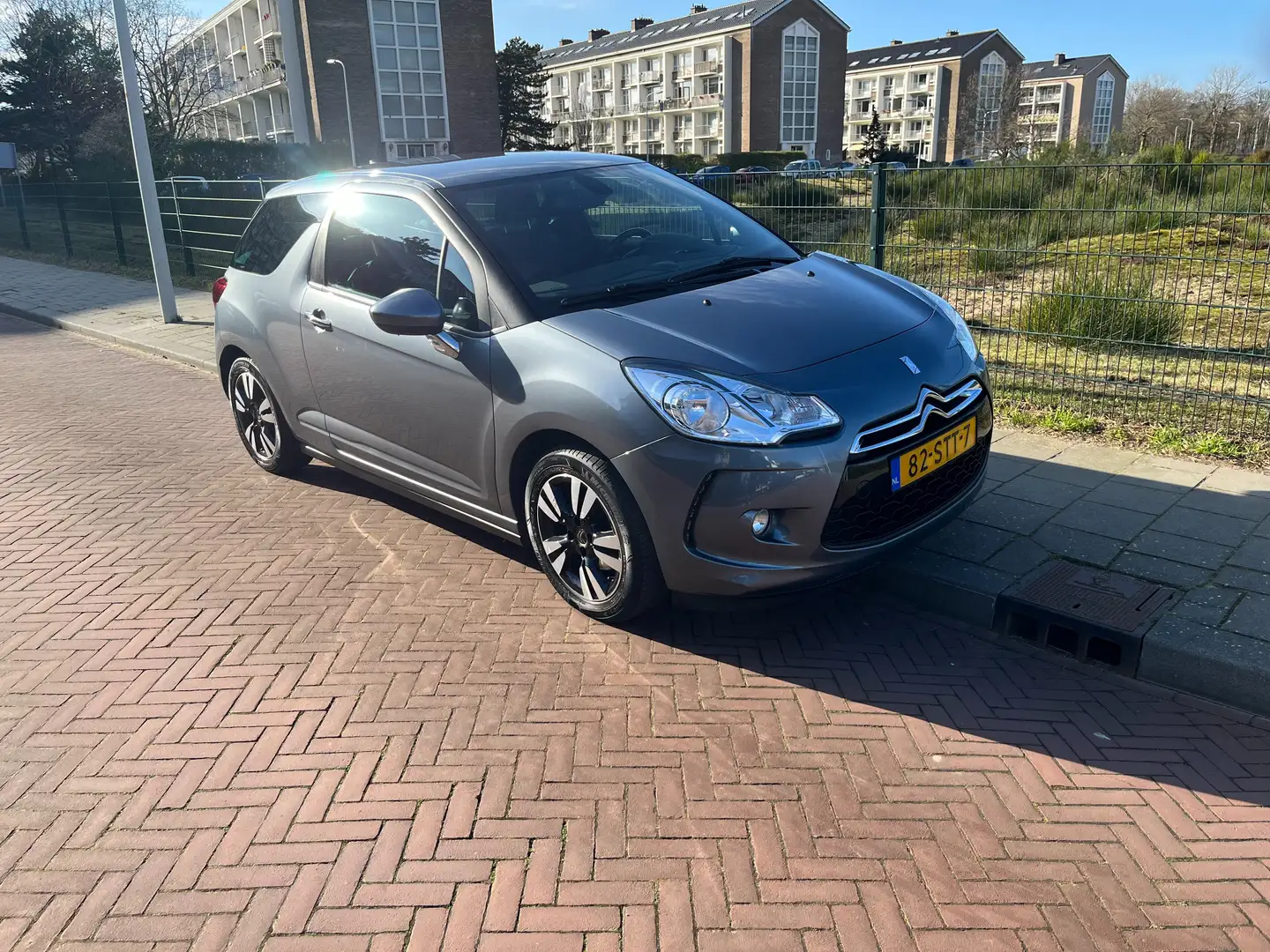 Citroen DS3 DS3 1.6 So Chic Grijs - 1