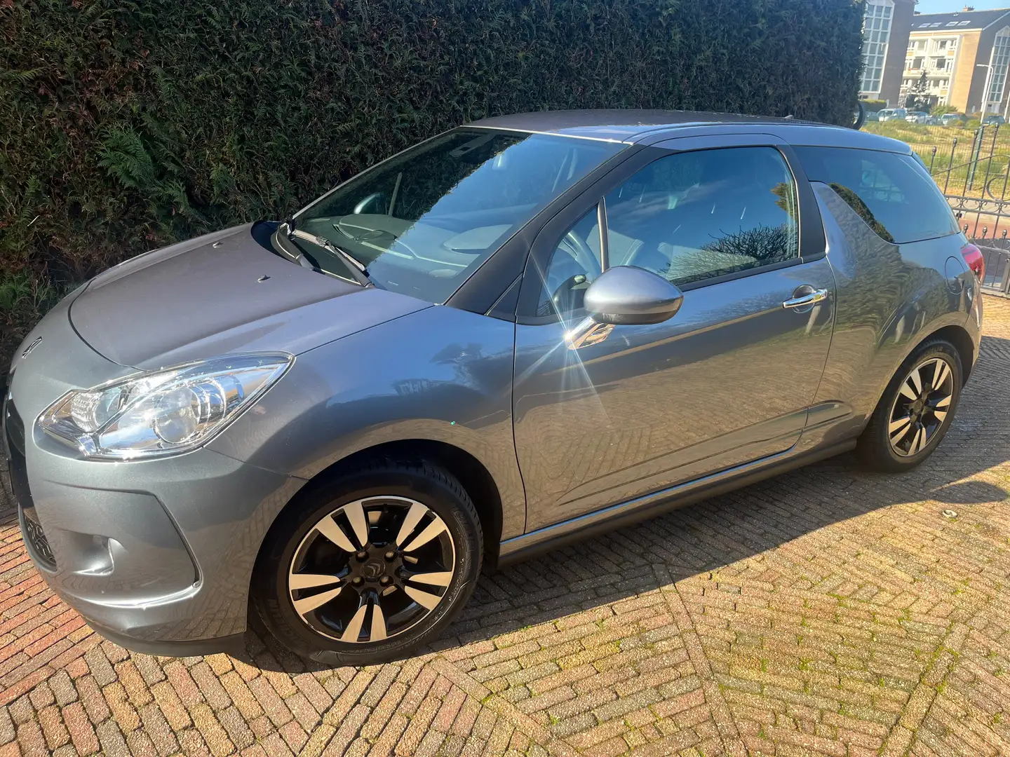 Citroen DS3 DS3 1.6 So Chic Grijs - 2