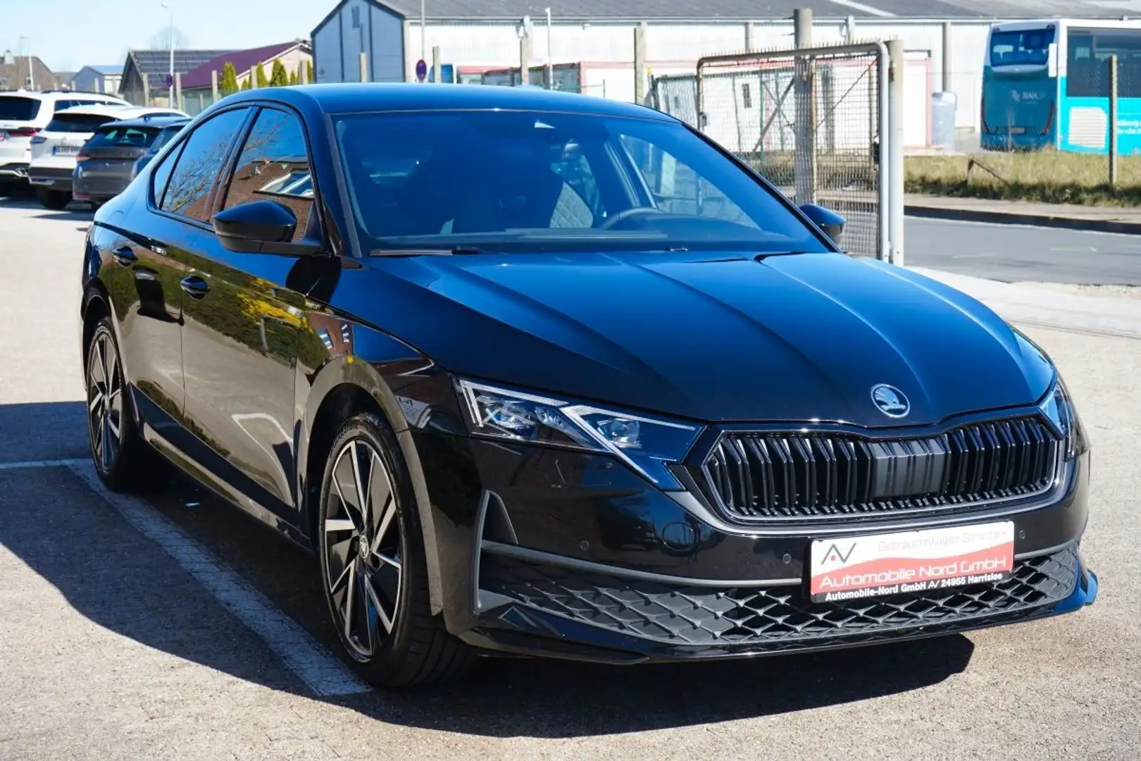 Skoda Octavia Limo 2.0 TDI *Sportline Exklusive* Schwarz - 2