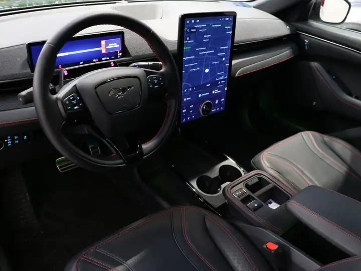 Ford Mustang Mach-E 2025, foto 4