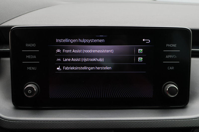 Skoda Scala 1.0 TSI Ambition — photo 40