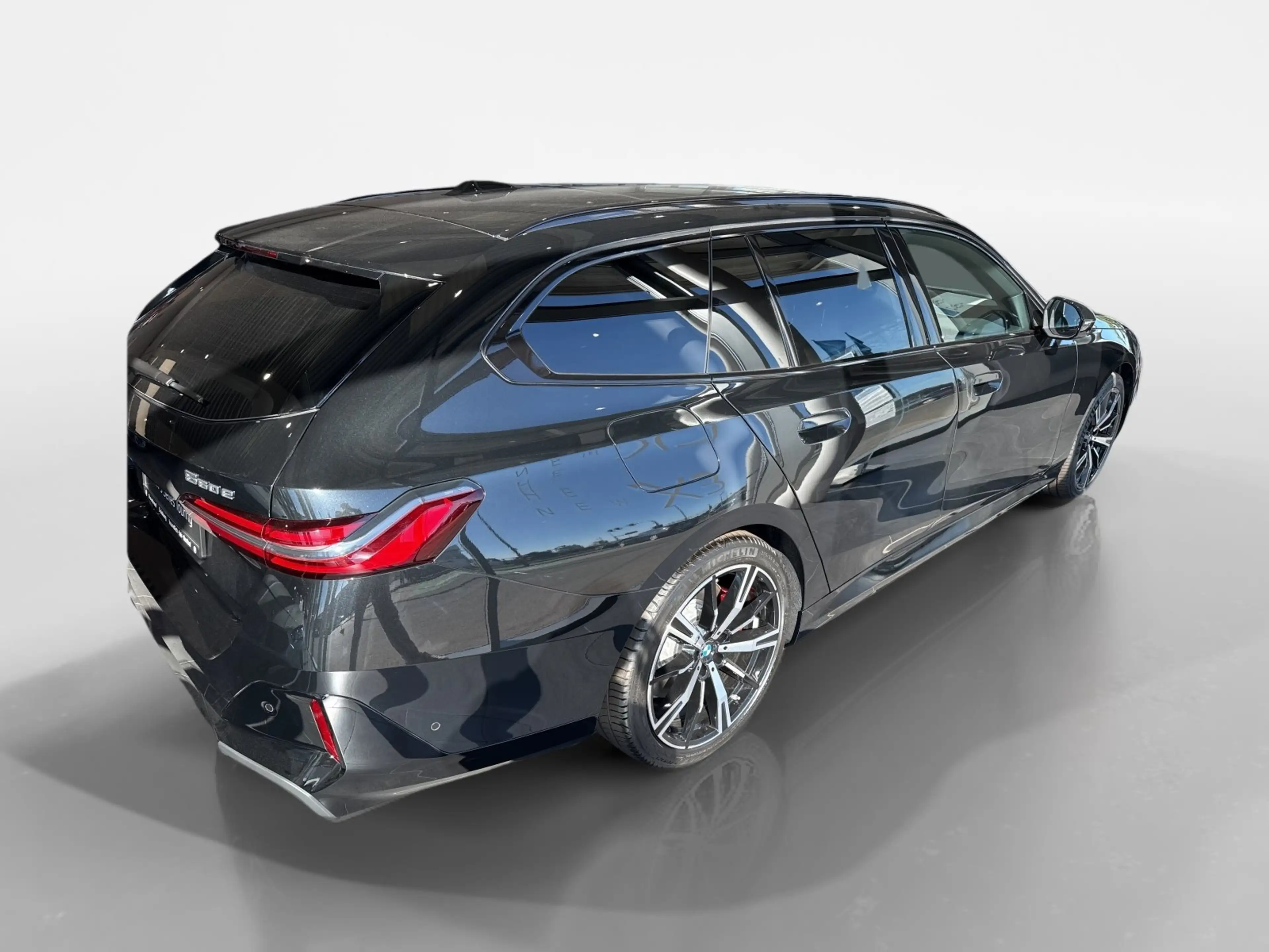 BMW 550 e xDrive Touring — photo 6