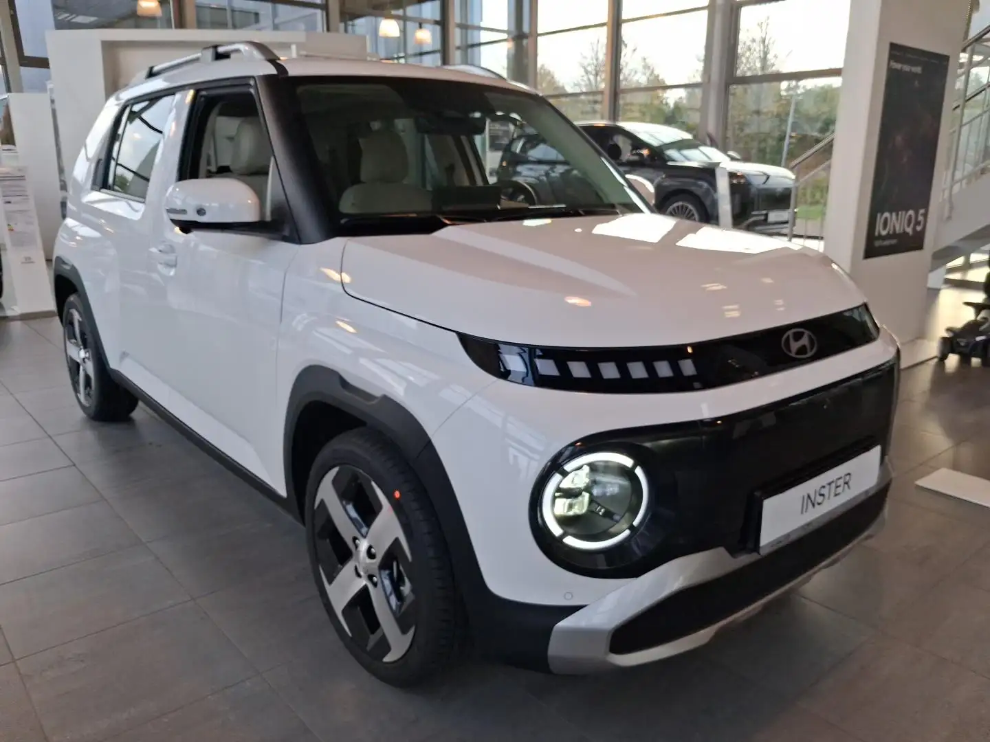 Hyundai Inster 49 kWh Prime Technik-Paket Weiß - 2