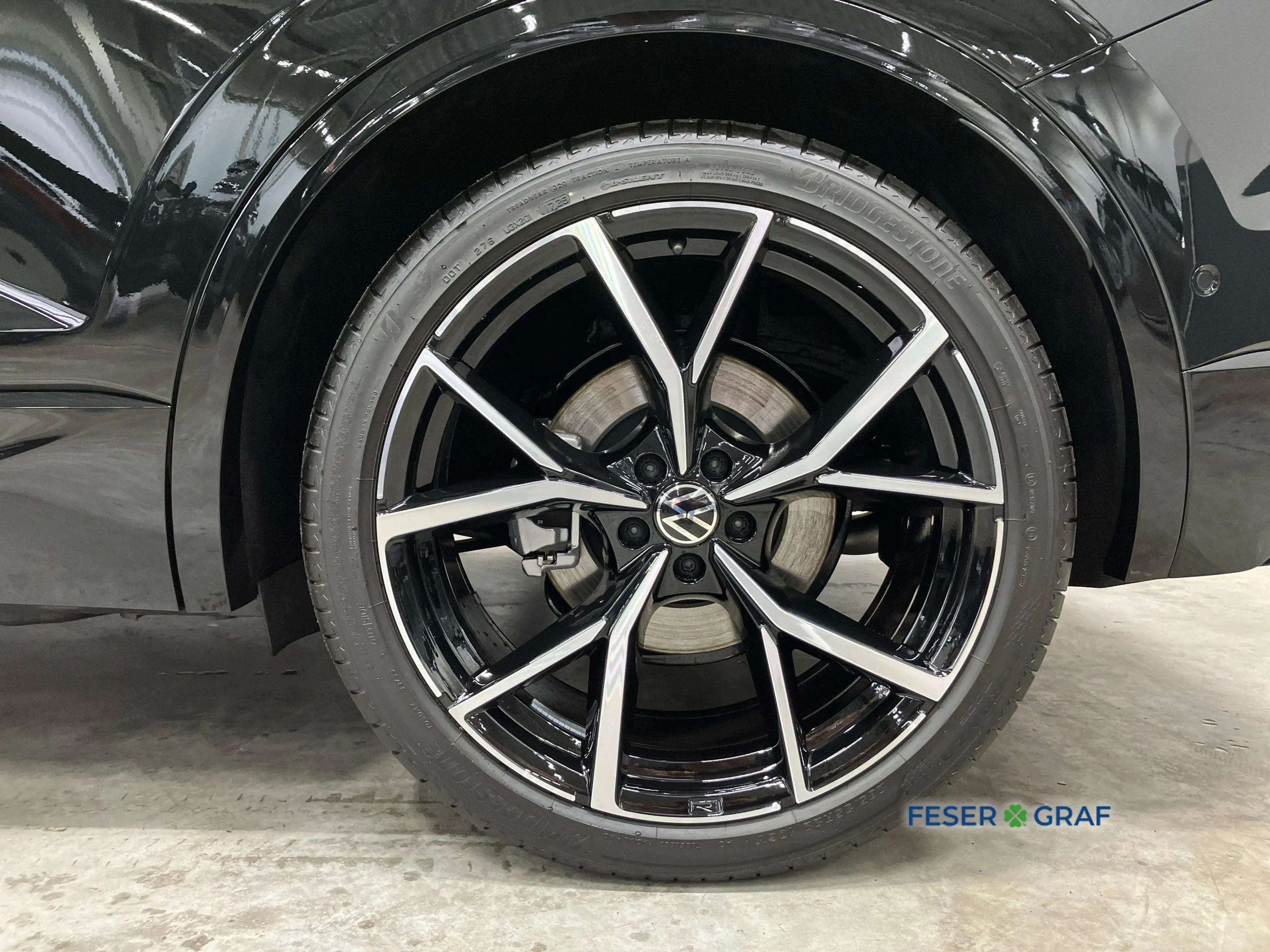 Volkswagen Touareg R-Line TDI Pano AHK AIR 22" 360° Stdhz. — photo 5