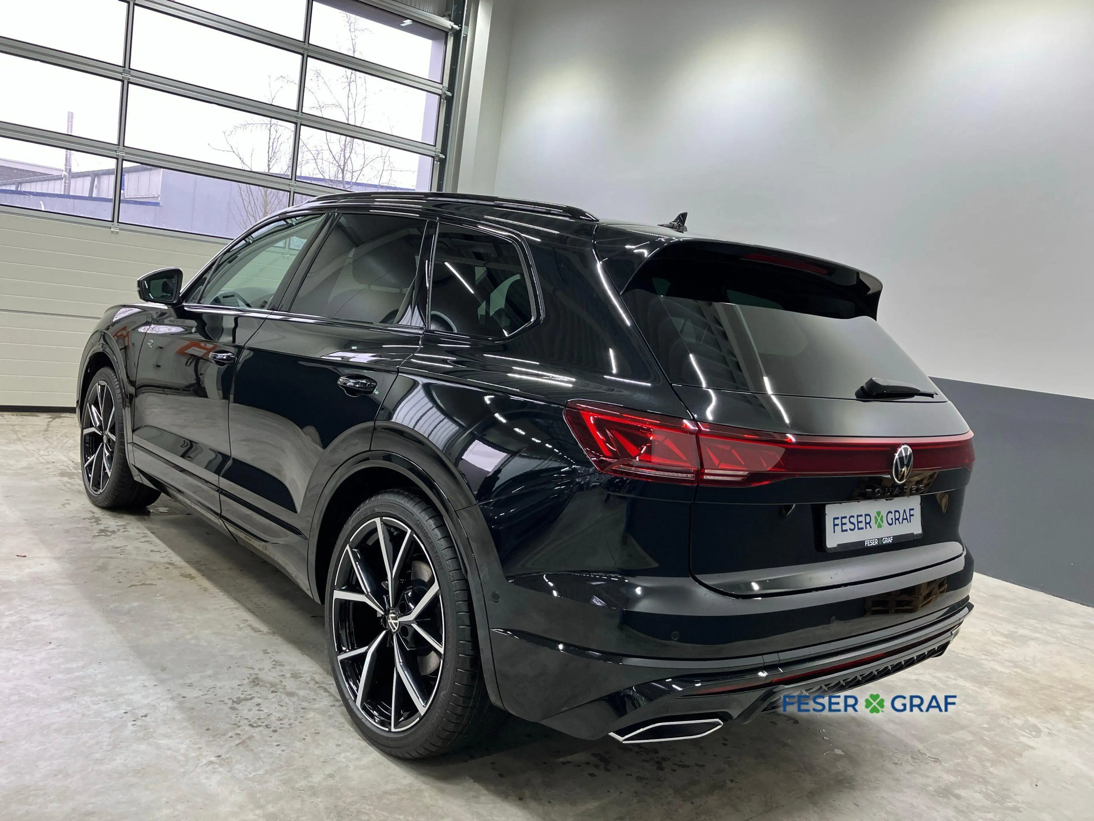 Volkswagen Touareg R-Line TDI Pano AHK AIR 22" 360° Stdhz. — photo 4