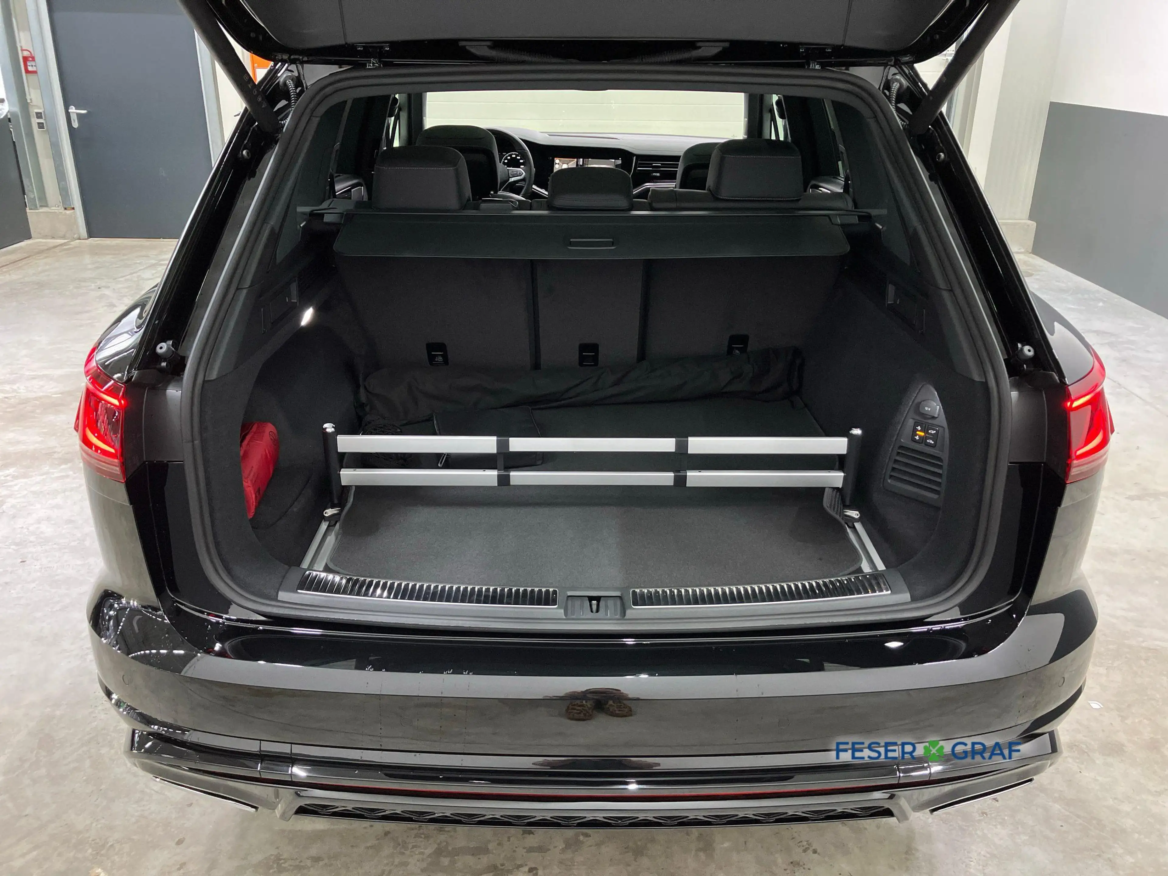 Volkswagen Touareg R-Line TDI Pano AHK AIR 22" 360° Stdhz. — photo 10