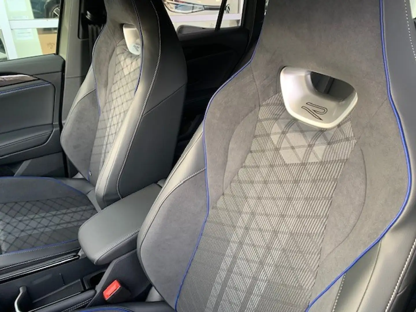 Volkswagen Tiguan BLACK STYLE 2.0TSI 265CV DSG7 Vert - 2