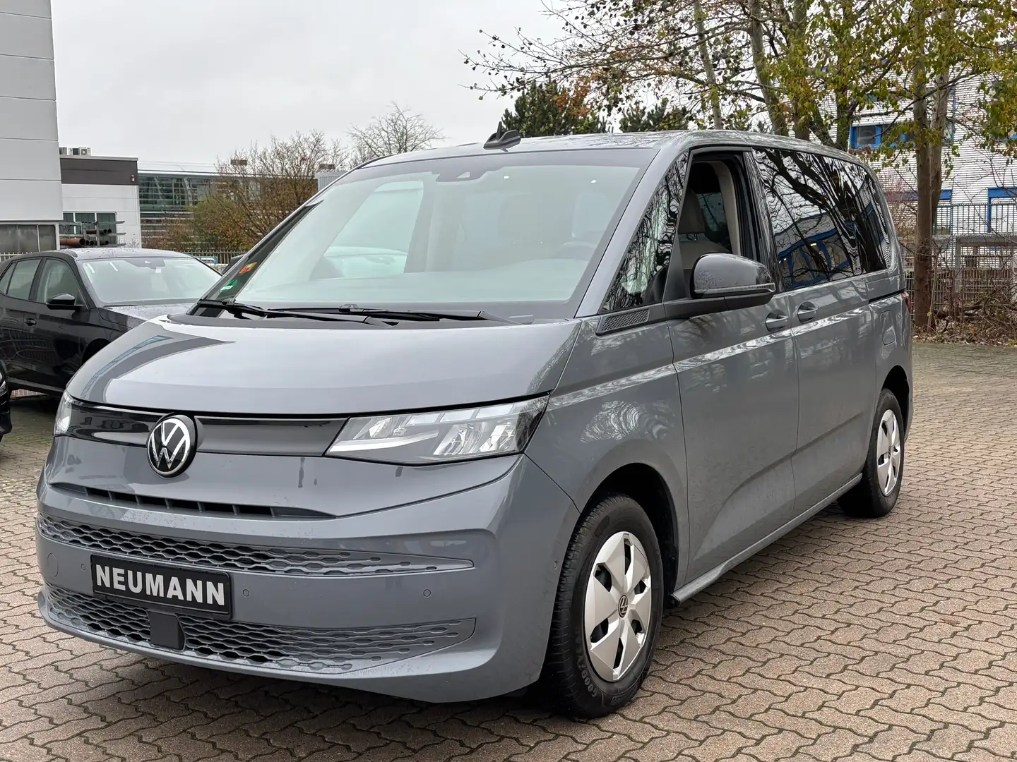 Volkswagen T7 Multivan Basis - 1