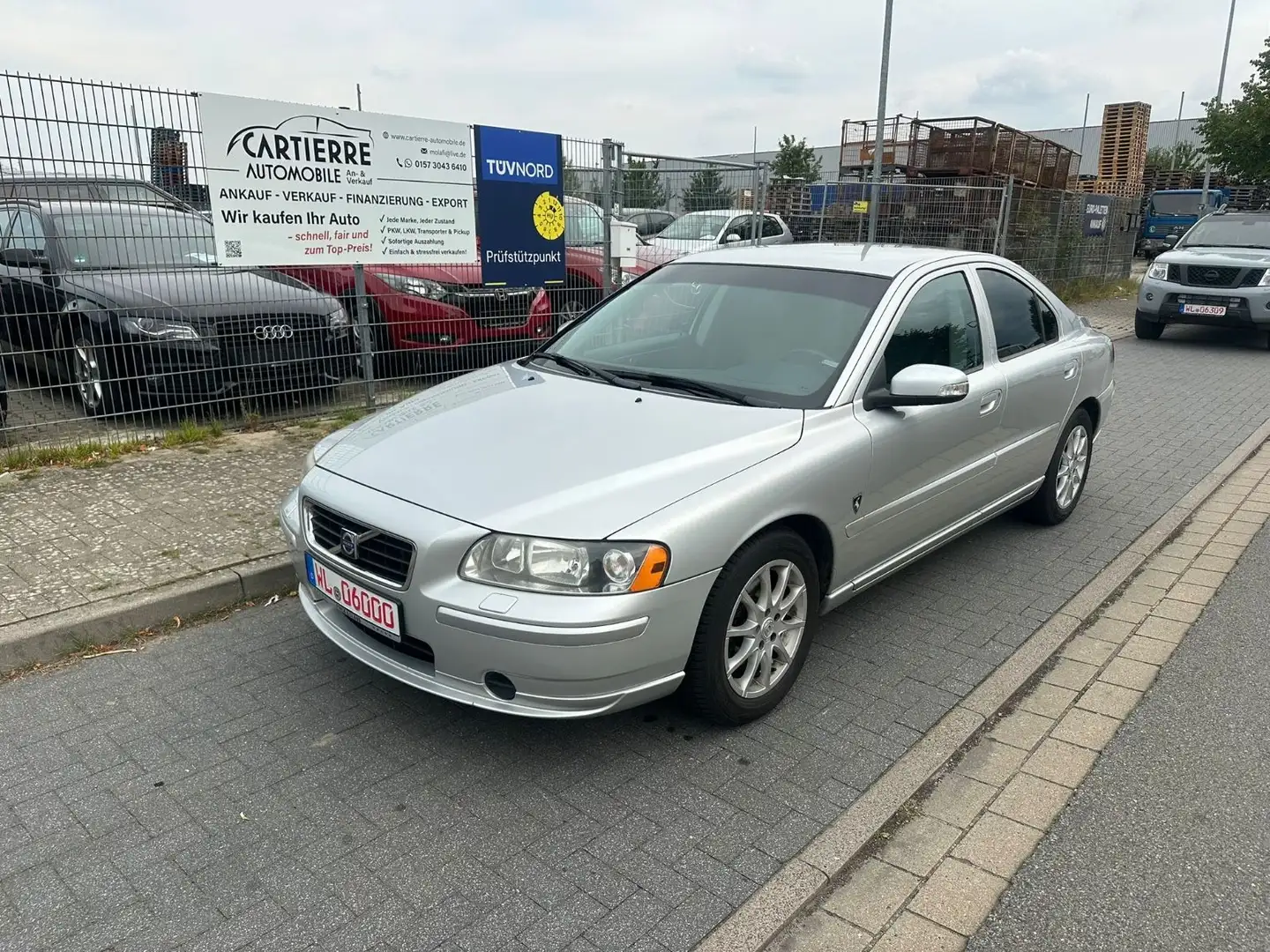 Volvo S60 2.4 Edition *AUTOMATIK*TEILLEDER*TEMPOMAT* Gris - 1