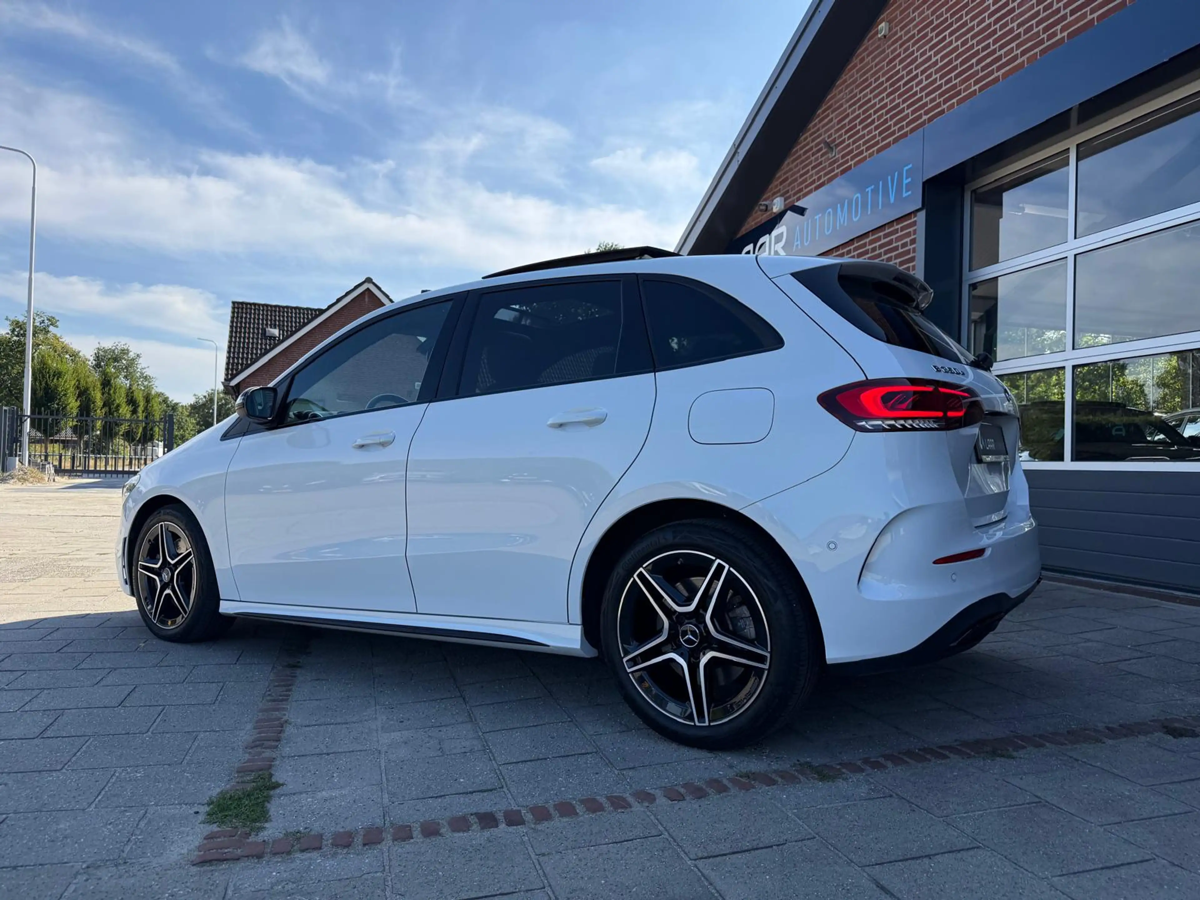 Mercedes-Benz B 250 e AMG Line Edition NIGHT Navi | Camera | Panorama — photo 10