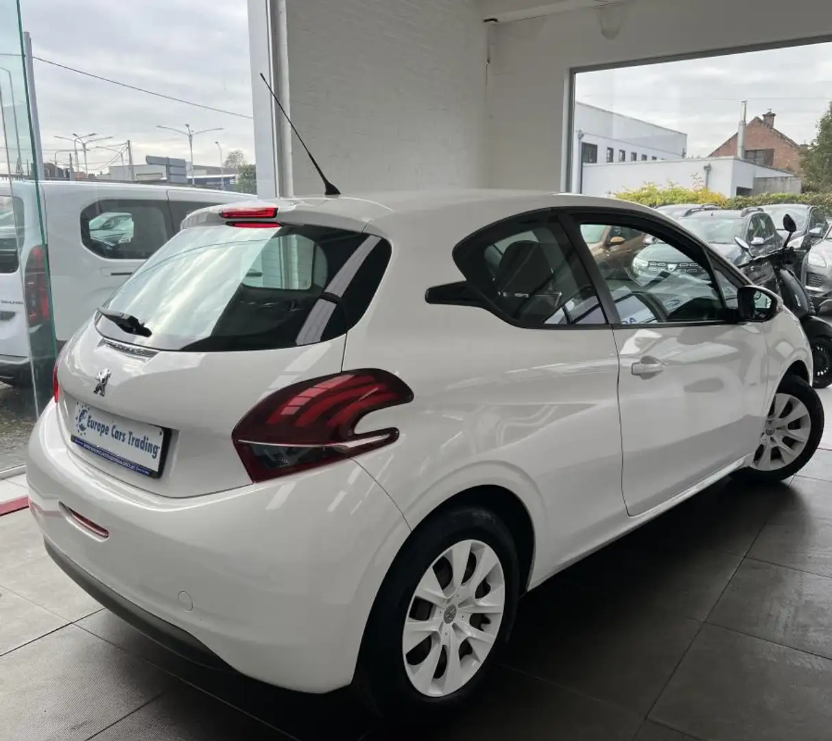 Peugeot 208 LIKE 1.O VTi 68 CH - 1ÈRE MAIN DISTRI OK GAR 12M Wit - 2