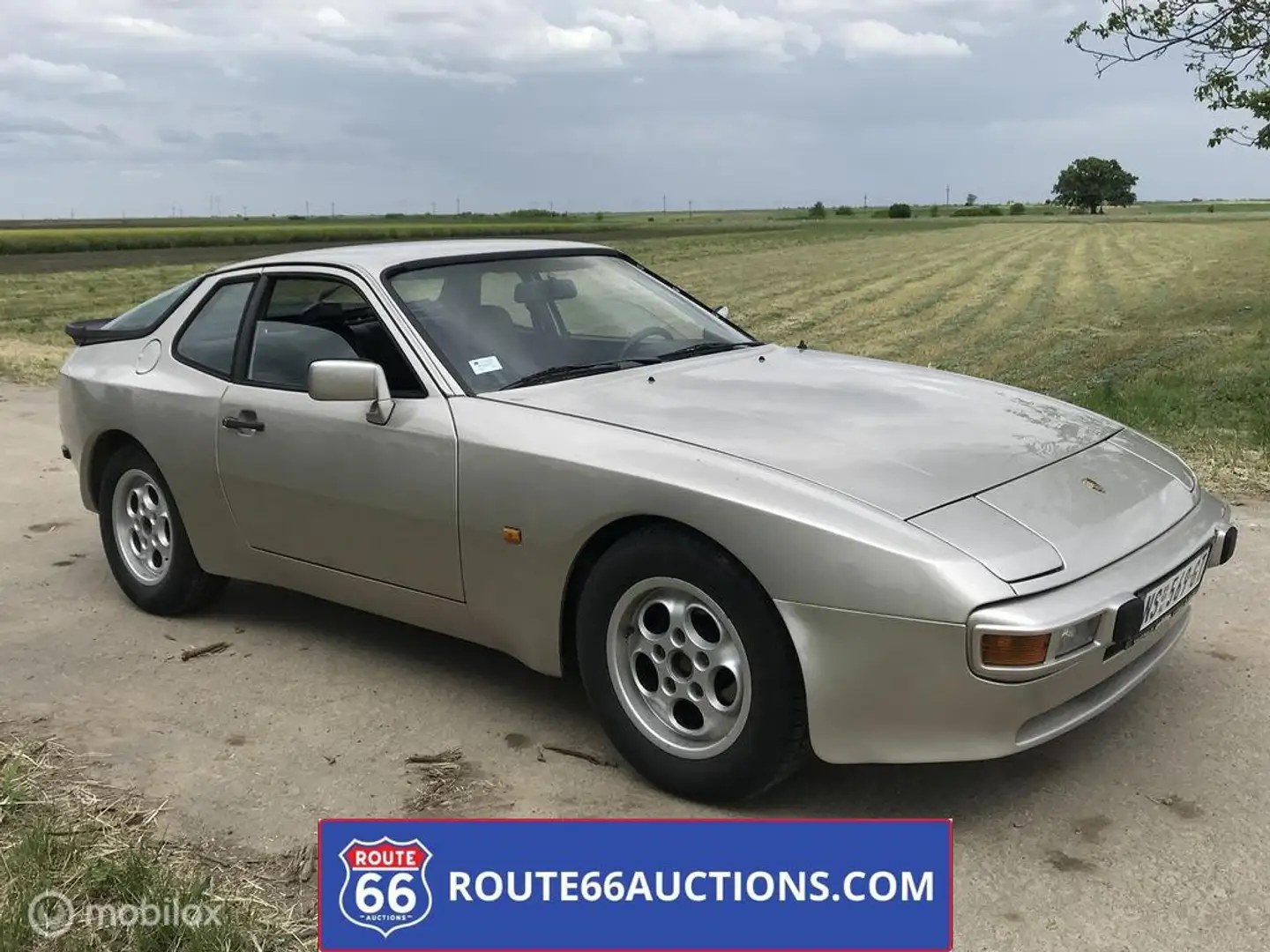 Porsche 944 | 1983 | Route 66 Auctions Zwart - 1