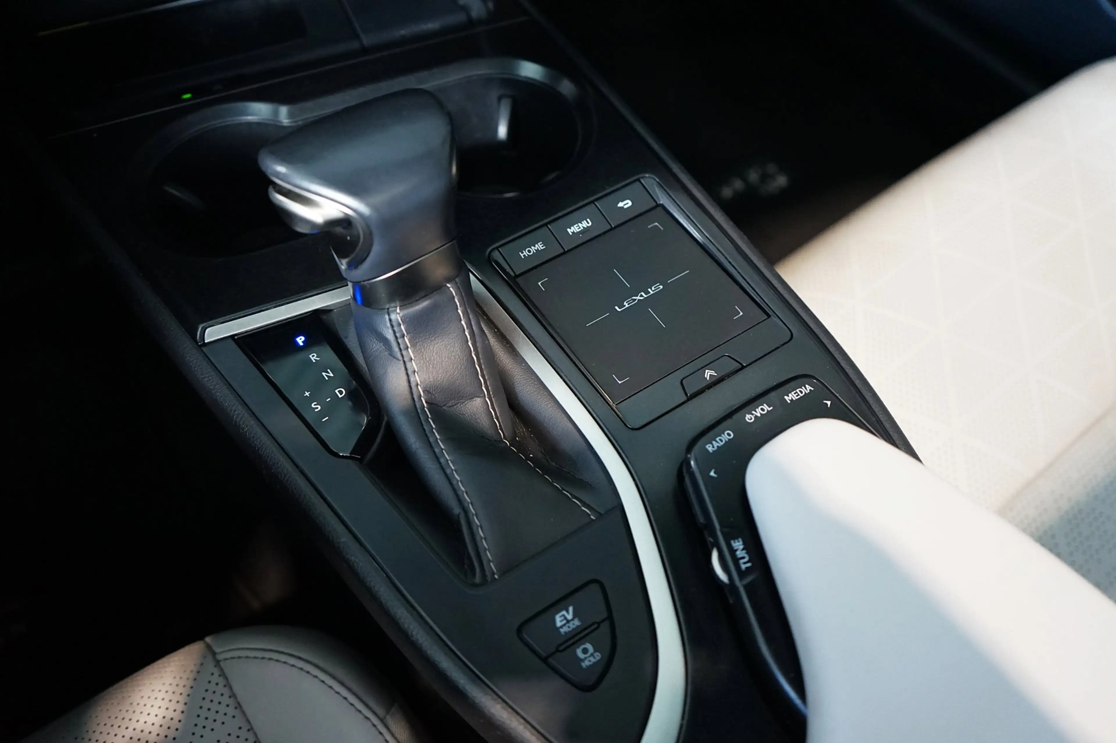 Lexus UX 250h CARPLAY | SCHUIFDAK | LEDER | DEALER ONDERHOUDEN — photo 14