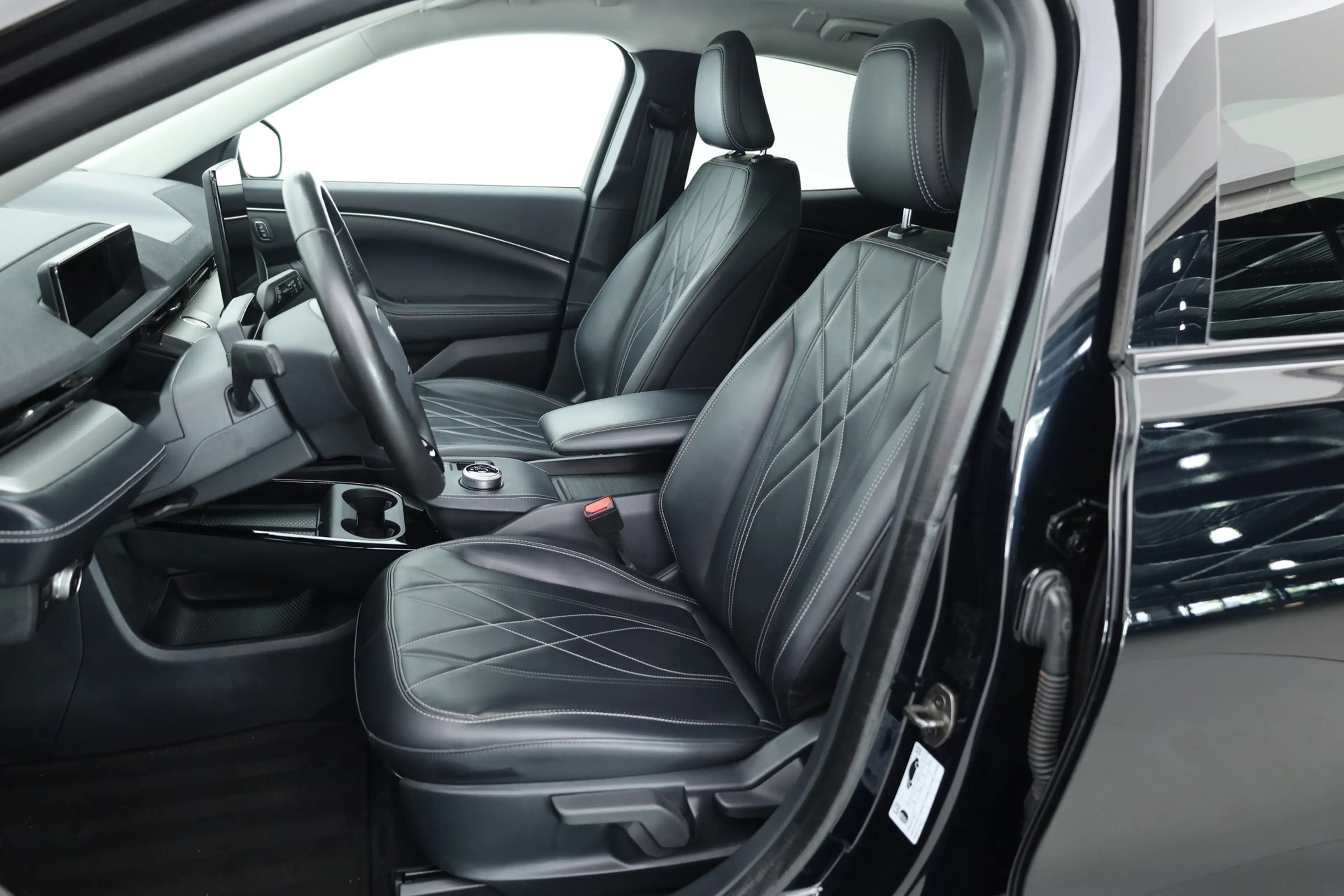 Ford Mustang Mach-E RWD 75 kWh | Rijklaar! | SOH 92% | B&O Audio | Led — photo 3