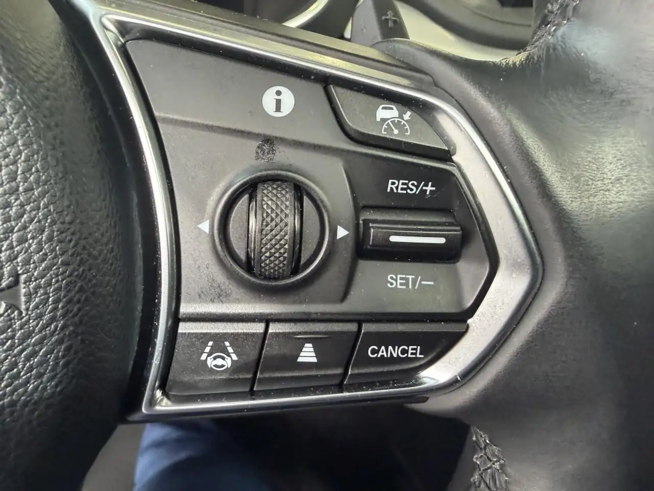 Acura MDX снимка Acura MDX