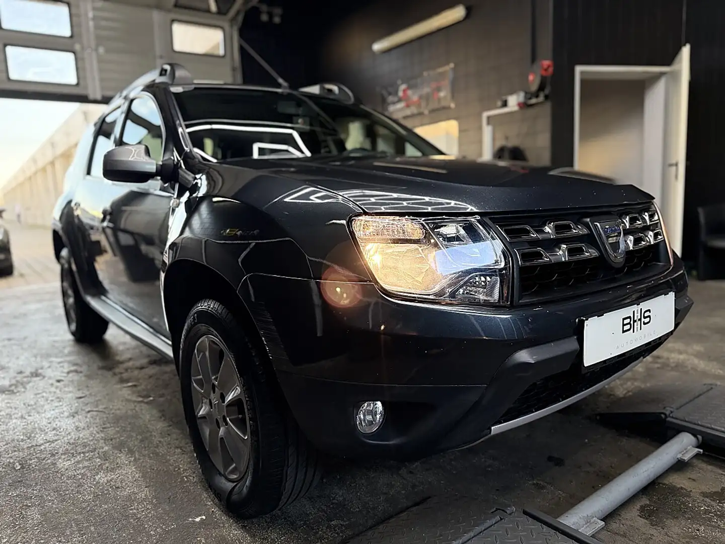 Dacia Duster 1.5 dCi 110 FAP Celebration 4x2 Start&Stop Grau - 2