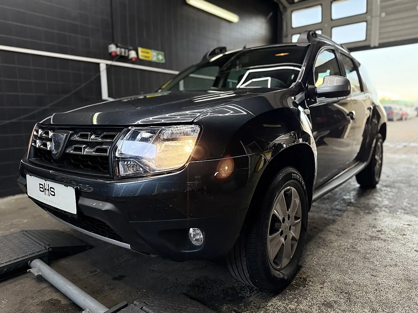 Dacia Duster 1.5 dCi 110 FAP Celebration 4x2 Start&Stop Grau - 1