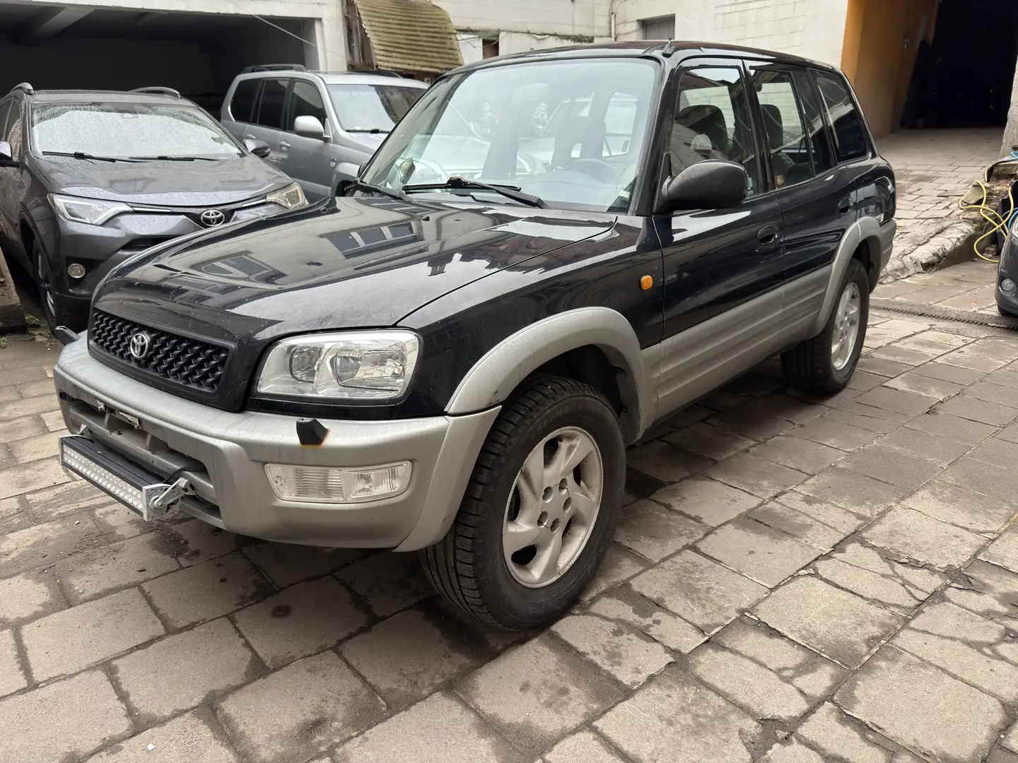 Toyota RAV 4 - 1