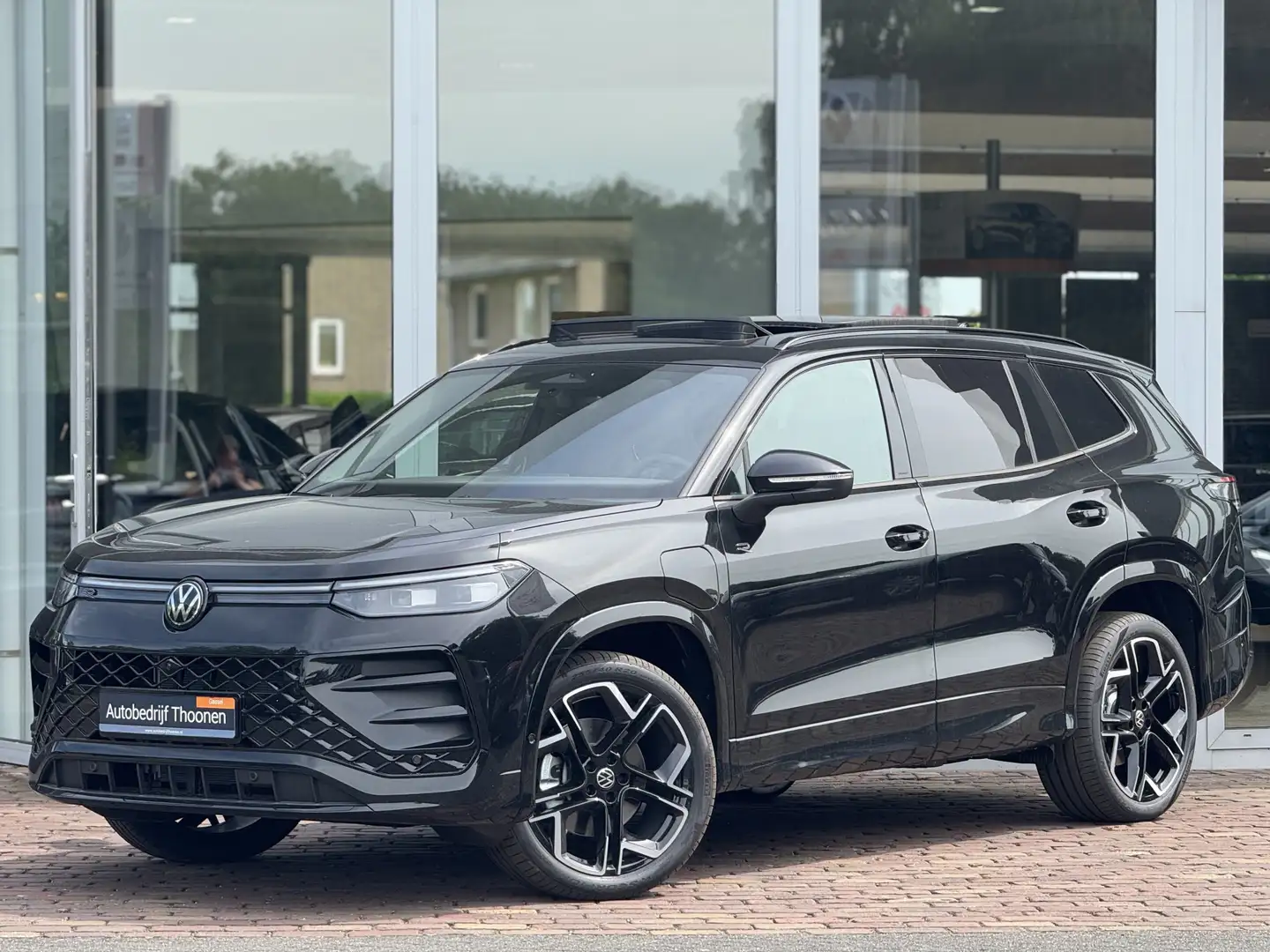 Volkswagen Tayron 1.5 eHybrid R-Line Edition 272PK Trekhaak | Pano | Zwart - 1